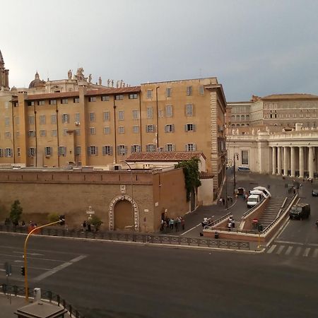 Steps From The Vatican Guesthouse ภายนอก รูปภาพ